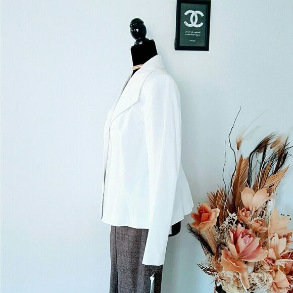 Kim Rogers white suit top - Picture 4 of 7